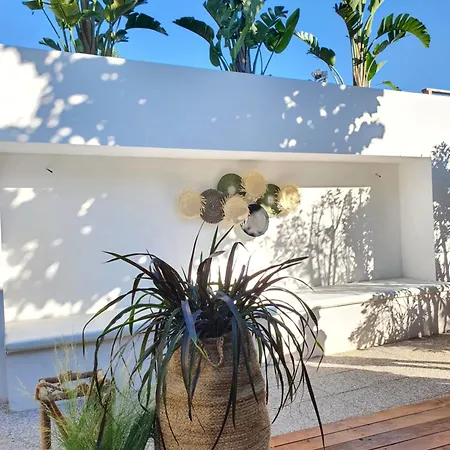 Stella Marina Hostel *